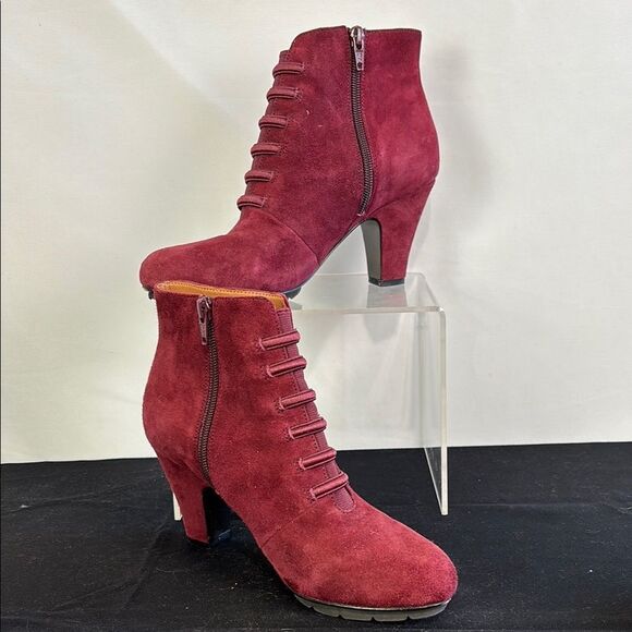L'amourdes Pieds Wine Suede Booties